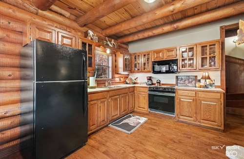Eureka Springs Cabin | Cinnamon Valley - The Cattleman