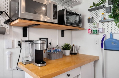 Roosevelt House | City Oasis: Office, Yard & BBQ - Mins to Light Rail Station