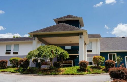 Dillard Hotel | Clarion Pointe-Dillard near Blue Ridge Mountains