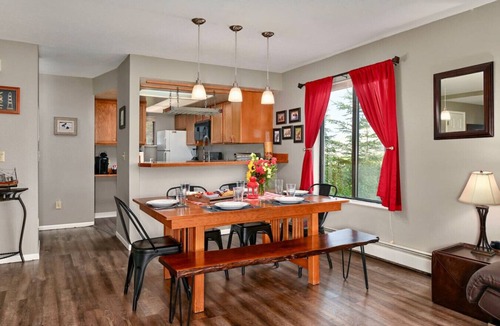 Kenai House | Classic AK Townhome 2BR/2BA