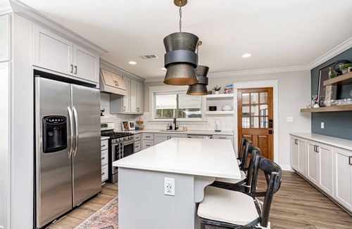 Mid City South House | Classic-contemporary Bungaleaux in a prime location, your home away from home.