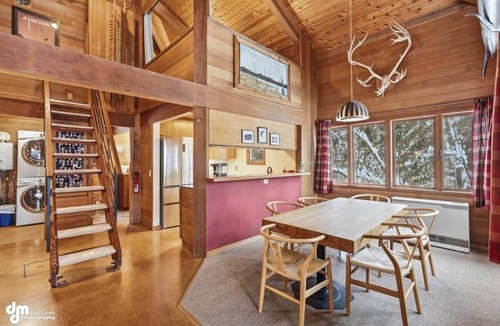 Alyeska House | Classic Ski Cabin Walk to Skiing and Restaurants