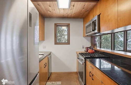 Alyeska House | Classic Ski Cabin Walk to Skiing and Restaurants