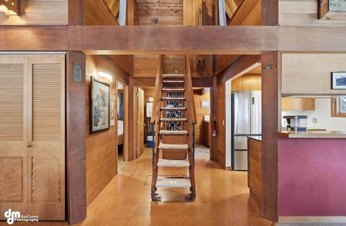 Alyeska House | Classic Ski Cabin Walk to Skiing and Restaurants