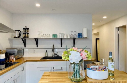 South Lethbridge House | Clean and Bright 2 Bedroom Lower Suite!
