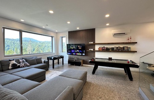 Courtenay Ski Chalet | Cliffhanger Chalet