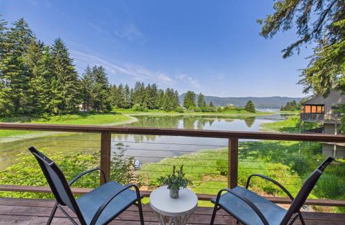 Juneau House | Coastal Escape w Sauna, Soaking Tub & Bay Views