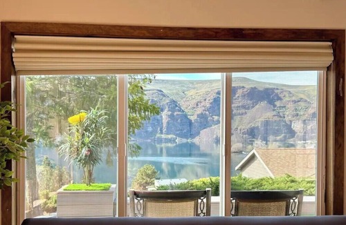 Sunland Estates Cabin | Columbia River Gorge Cabin - Quick Drive to Gorge Amphitheater!
