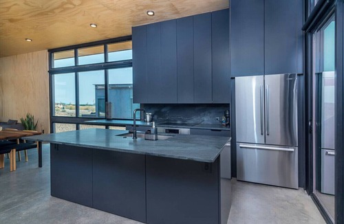 Quincy House | Columbia River Retreat Lakehouse