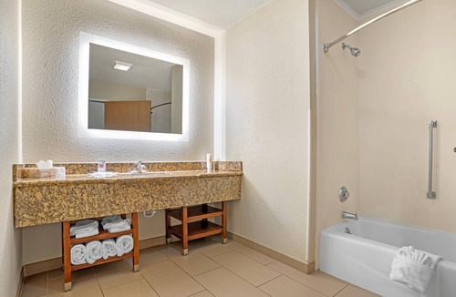 Monroe Hotel | Comfort Suites Monroe