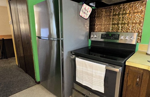 Brooklyn Park House | Comfortable 2BR Home with Balcony & Yard, Brooklyn Park, Fast WiFi