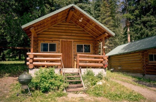 Cooke City-Silver Gate Cabin | Comfortable Cabin next to Yellowstone National Park