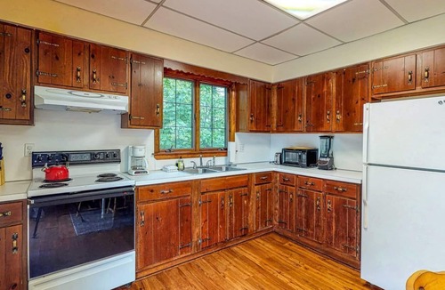 Castine Apartment | Comfortable Castine getaway w/a full kitchen - walk to the waterfront