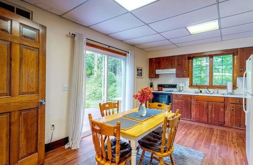 Castine Apartment | Comfortable Castine getaway w/a full kitchen - walk to the waterfront