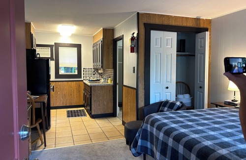 Lake Shore Hotel | Comfortable & Inviting Studio Motel Room at Gull Lake Motel, in Lake Shore, MN