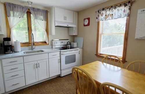 Wellfleet House | Comfortable Oceanside 3BD-Deck, Outdoor Shower, One Mile to Great Pond
