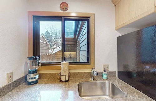 Jackson House | Comfortable townhome with amazing views, private sauna, deck & WIFI