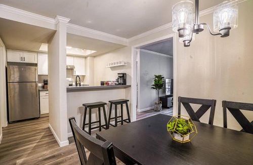 Bridle Trails House | Condo with king bed, walk to Microsoft & park