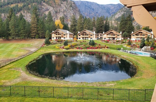 Leavenworth Condo | Condo with Mountain Views Walking Distance to Town