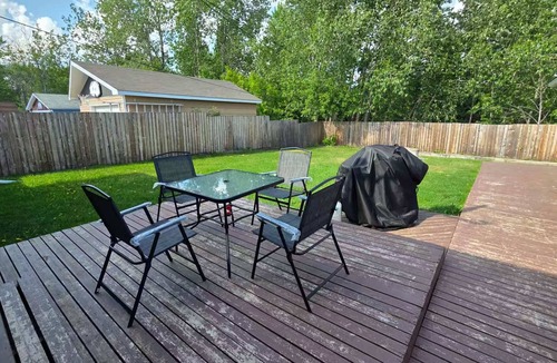 Thompson House | Contractor-friendly, 4Beds, Free Parking & Laundry & BBQ & Patio & Kitchen