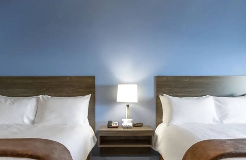 Wenatchee Hotel | Conveniently Located 3 Unit w/Cooking Space – Ideal for Families & Couples