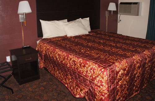 Waite Park House | Coratel Inn & Suites By Jasper Waite Park - Deluxe 1 King Bed Non-Smoking