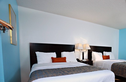 Newton Hotel | Coratel Inn & Suites By Jasper Newton - 2 Queen Bed NS