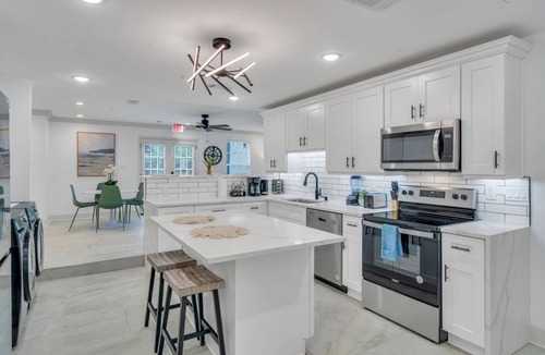 Mid-City House | Cosmopolitan Luxury in NOLA: 4BR, 3BA Mid-City Suite - Minutes from Downtown w/Pool and hot tub