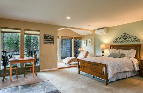 Tanner Cottage | Cottage Located Directly On The River