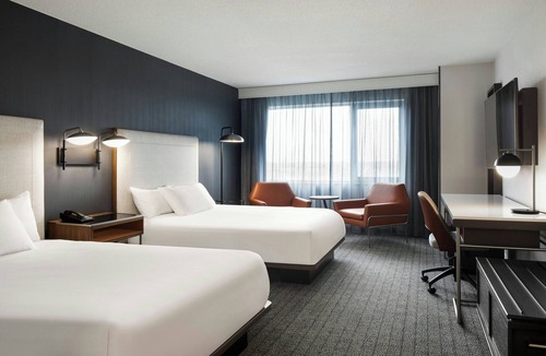 Saint-Laurent Hotel | Courtyard by Marriott Montreal Airport