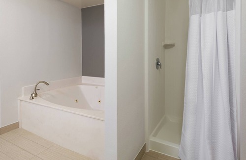 Wilmington Hotel | Courtyard by Marriott Wilmington/Wrightsville Beach