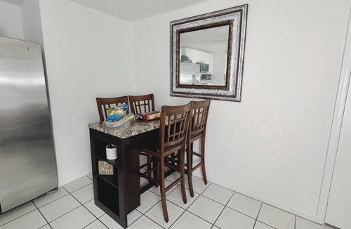 Lake Worth Corridor Apartment | Cozy 1. bedroom apartment in nice Greenacres with AC