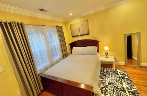 Norwood Park House | Cozy 1BR with Full Bath & Your Own Entrance, and convenient parking