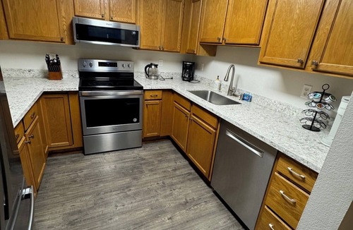 Arlington Condo | Cozy 2-bedroom condo in peaceful Arlington with AC