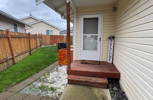 Arlington Condo | Cozy 2-bedroom condo in peaceful Arlington with AC