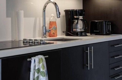 Willowdale Condo | Cozy 2BR 2BA Condo | Steps to Subway | Pool & Gym