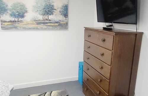 Brighton House | Cozy 2br bottom unit steps from Light Rail train, 15min from downtown/airport