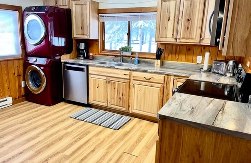 Moose Pass Cabin | Cozy 3-bedroom cabin in welcoming Moose Pass, Alaska.