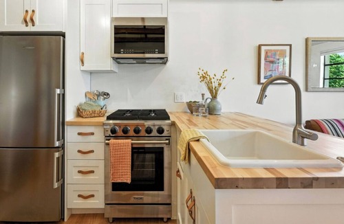 Lower Arapahoe Apartment | Cozy Apt in the Heart of Boulder/Steps from Trails + Parks/30 night minimum