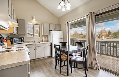 Birch Bay Condo | Cozy Birch Bay Summer Break Hot Tub 205