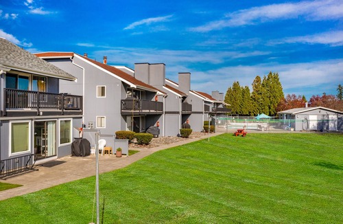 Birch Bay Condo | Cozy Birch Bay Summer Break Hot Tub 205