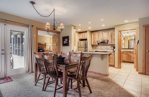 Lakeside Village Condo | Cozy Condo on Keystone Lake