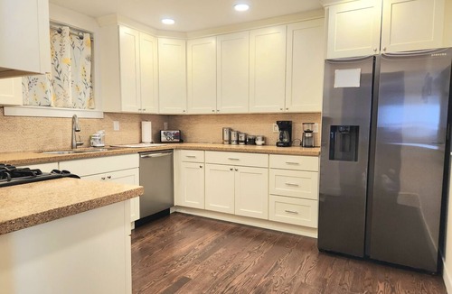 Mann Apartment | Cozy Contemporary 2BR with sofa bed in the office
