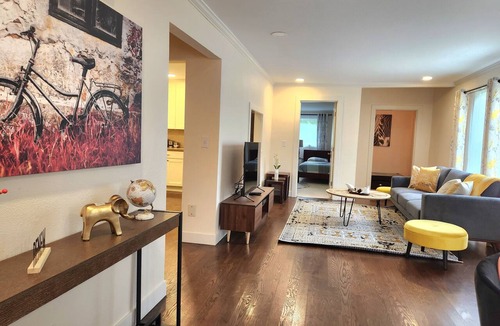 Mann Apartment | Cozy Contemporary 2BR with sofa bed in the office