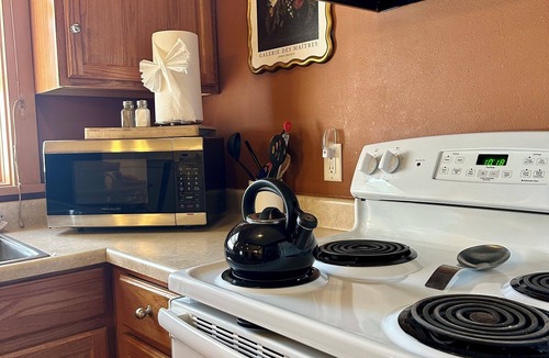 Westcliffe Hotel | Cozy Dog-Friendly Cottage: The Main Suite