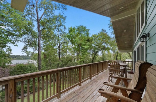 Pointblank House | Cozy Fox Lake Cottage-Family Friendly
