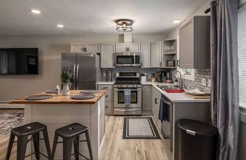 Campbell Park House | Cozy midtown 3 bed home