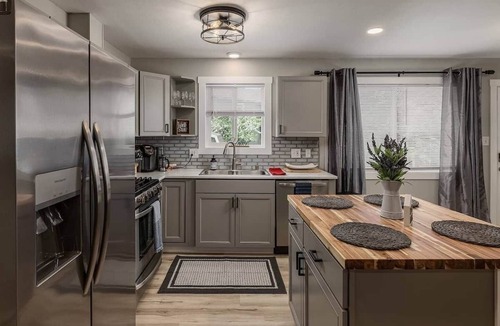 Campbell Park House | Cozy midtown 3 bed home