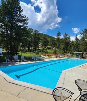 Lyons House | Cozy Mountain Home with Great Views, Deck & WiFi
