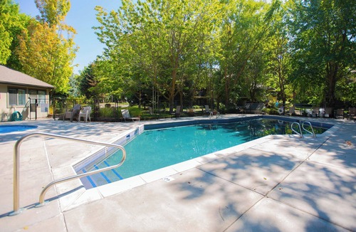 Southeast Boise Condo | Cozy Pond Front 1 Bedroom Condo